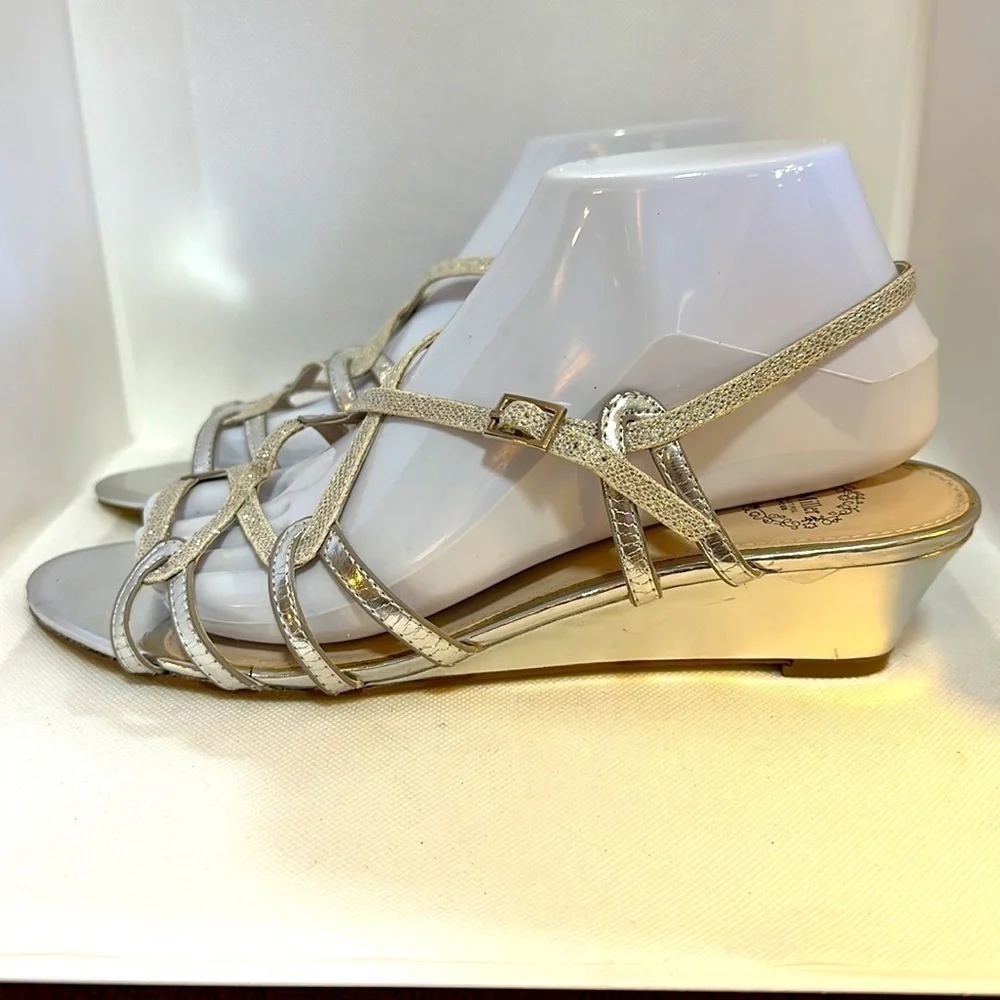 I. Miller Beautiful Shoes Strappy Metallic Wedge Sandals Size 8.5 - EUC